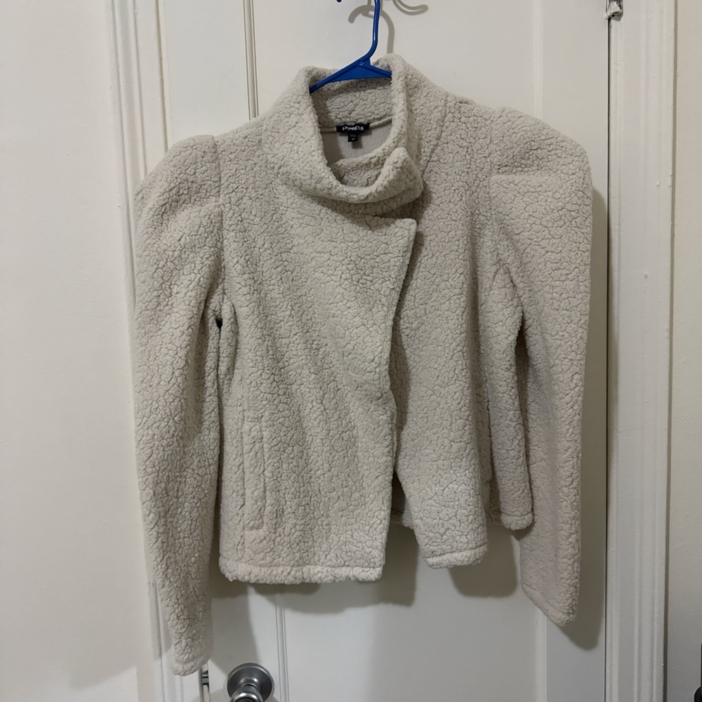 Express fleece jacket with somewhat puffy shoulders
Very soft and cute